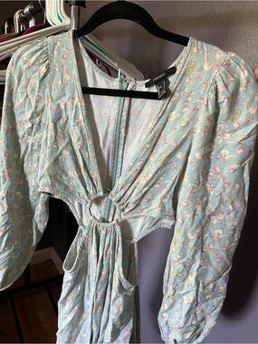 Forever 21 Light Blue Floral Long Sleeve Cutout Dress